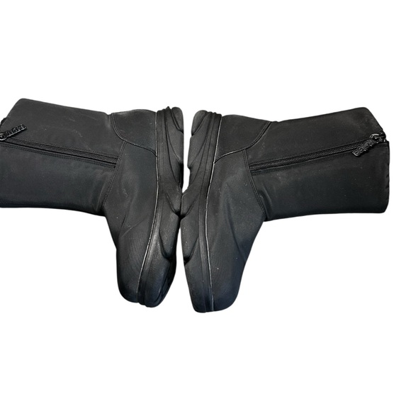 TOTES Waterproof Black Mid Boots — Size 8 Black Winter Boots with Side Zipper - Picture 7 of 11